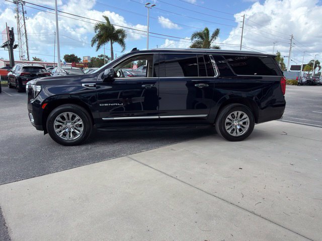 Used 2023 GMC Yukon XL Denali RWD image 5