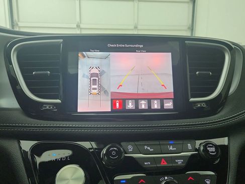 New 2026 Chrysler Pacifica Limited FWD image 24