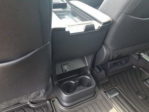 Used 2025 Toyota Sienna XSE w/ XSE Plus Package FWD image 8