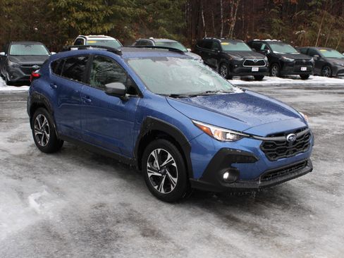 Used 2025 Subaru Crosstrek 2.0i Premium image 3