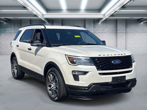 Used 2018 Ford Explorer Sport w/ Equipment Group 401A AWD/4WD image 3