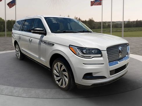 Used 2022 Lincoln Navigator L Reserve RWD image 11