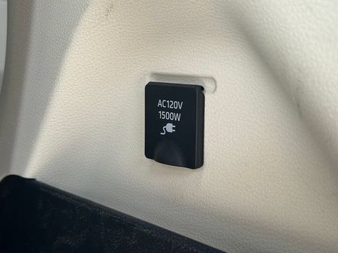 Used 2023 Toyota Sienna XLE w/ XLE Plus Package AWD/4WD image 17