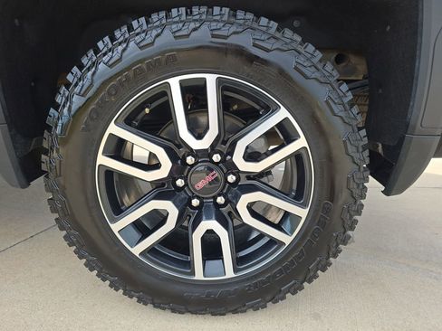 Used 2024 GMC Sierra 1500 AT4 w/ Technology Package AWD/4WD image 32