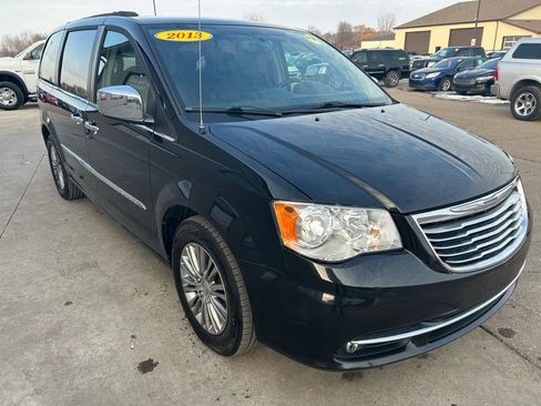 Used 2013 Chrysler Town & Country Touring-L w/ Driver Convenience Group image 3
