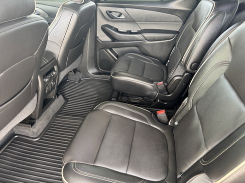 Used 2023 Chevrolet Traverse Premier image 14