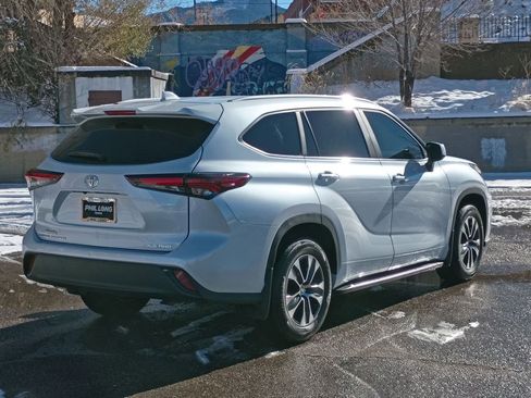 Used 2024 Toyota Highlander XLE image 6