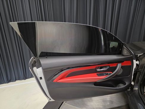 Used 2019 BMW M4 Coupe w/ Competition Package RWD image 19