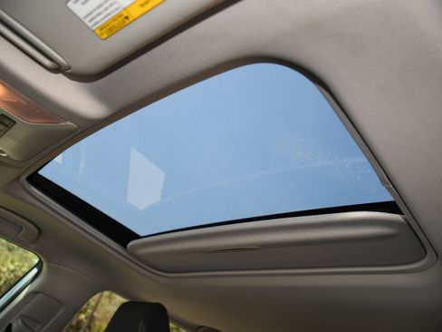 Used 2019 Toyota RAV4 XLE w/ Convenience Package image 7