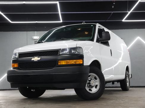 Used 2020 Chevrolet Express 2500 w/ Communications Package RWD image 2