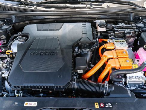 Used 2025 Hyundai Elantra Limited FWD image 35