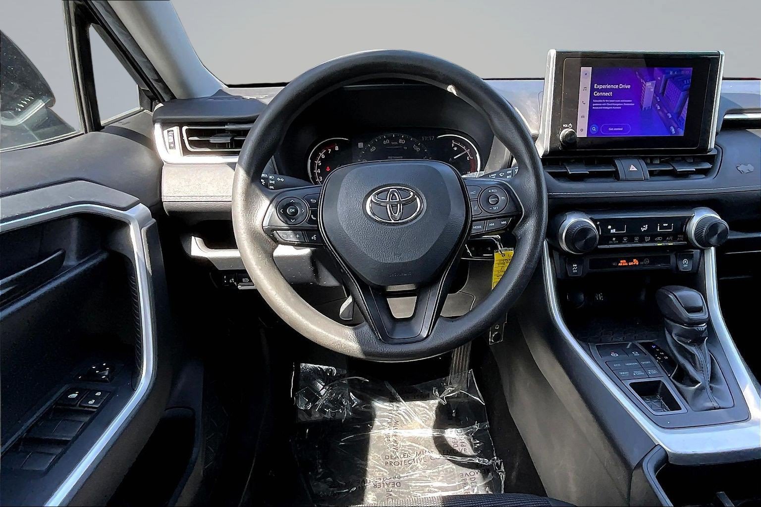 Used 2023 Toyota RAV4 LE AWD/4WD image 7