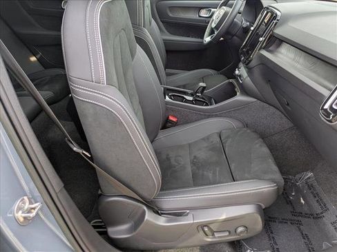 Used 2023 Volvo XC40 Recharge Ultimate image 22