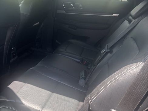 Used 2019 Ford Explorer Limited w/ Class III Trailer Tow Package FWD image 4
