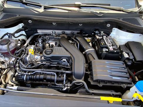 Used 2022 Volkswagen Taos SE FWD image 32