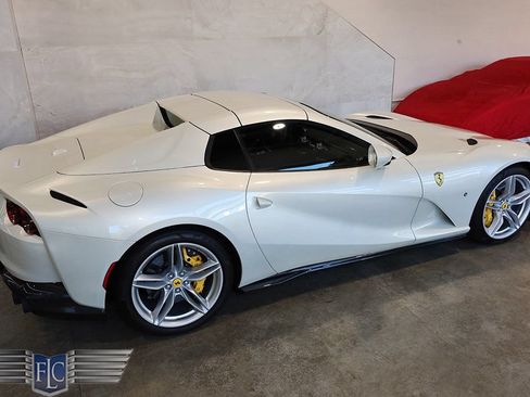 Used 2021 Ferrari 812 GTS RWD image 17