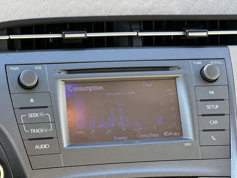 Used 2015 Toyota Prius Four image 11