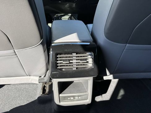 Used 2025 Volkswagen ID.4 Pro RWD image 25