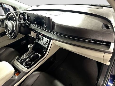 Used 2024 Kia Carnival LX image 30