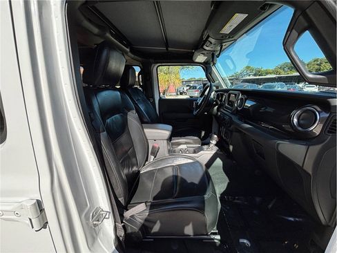 Used 2021 Jeep Wrangler Unlimited Sahara w/ Altitude AWD/4WD image 38