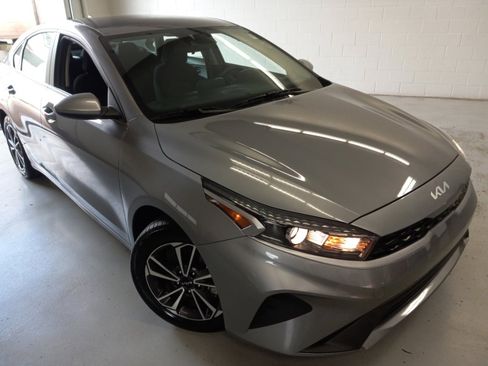 Certified 2024 Kia Forte LXS FWD image 1