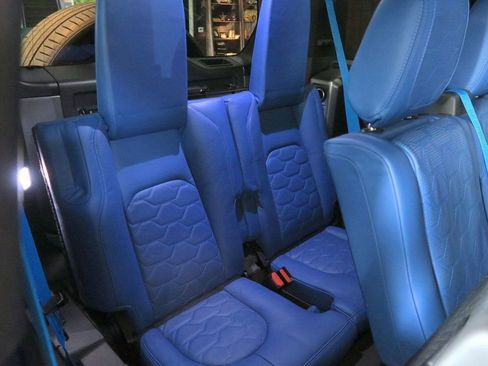 Used 2024 Land Rover Defender 110 X-Dynamic SE image 35