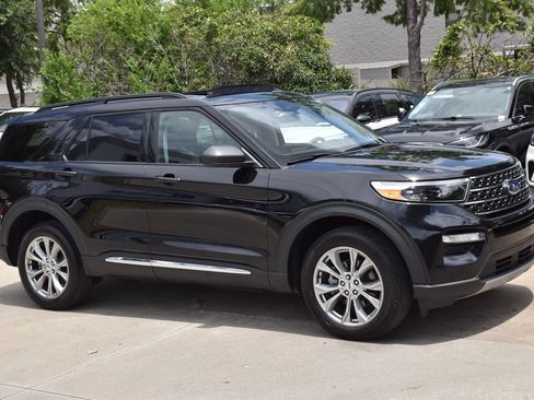 Used 2024 Ford Explorer XLT w/ Equipment Group 202A AWD/4WD image 3
