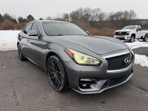 Used 2017 INFINITI Q70 3.7 w/ Technology Package image 10