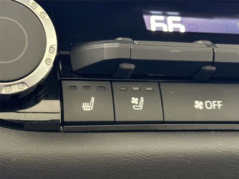 Used 2024 Toyota Tundra Platinum image 8