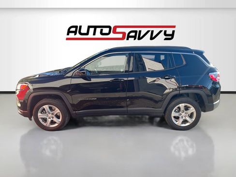 Used 2025 Jeep Compass Latitude w/ Sun & Sound Group image 4