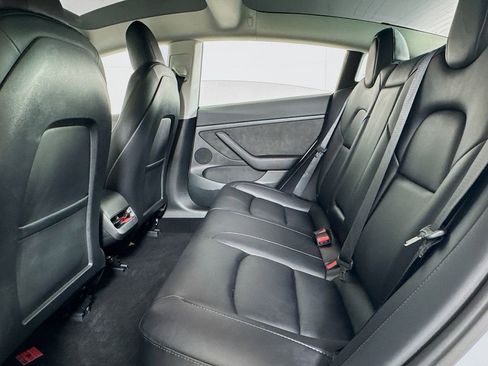 Used 2023 Tesla Model 3 Standard Range image 12