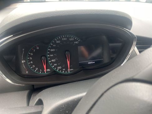 Used 2021 Chevrolet Trax LT w/ Midnight Edition image 2