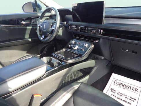 Used 2022 Lincoln Nautilus AWD image 25