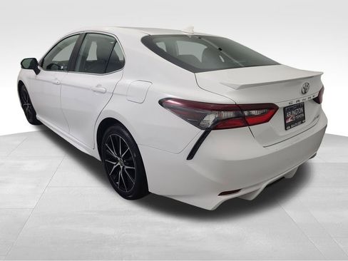 Used 2024 Toyota Camry SE image 8
