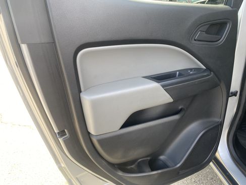 Used 2018 Chevrolet Colorado W/T w/ WT Convenience Package RWD image 16