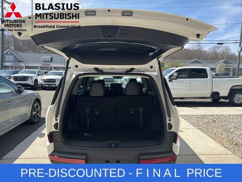 Used 2025 Hyundai Santa Fe SEL FWD image 8