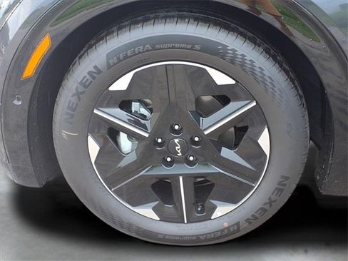 New 2025 Kia EV6 Wind image 18