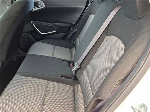 Used 2023 Kia Soul LX w/ LX Technology Package FWD image 17