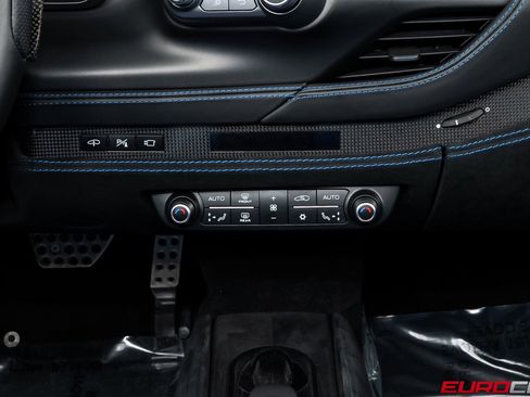 Used 2022 Ferrari F8 Tributo image 34