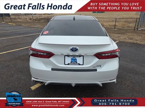 Used 2022 Toyota Camry XSE w/ Navigation Upgrade Package image 6