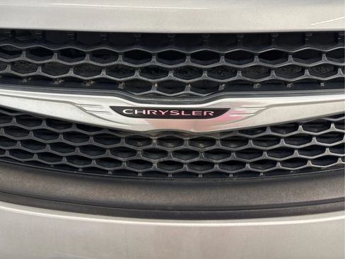 Used 2023 Chrysler Voyager LX FWD image 33