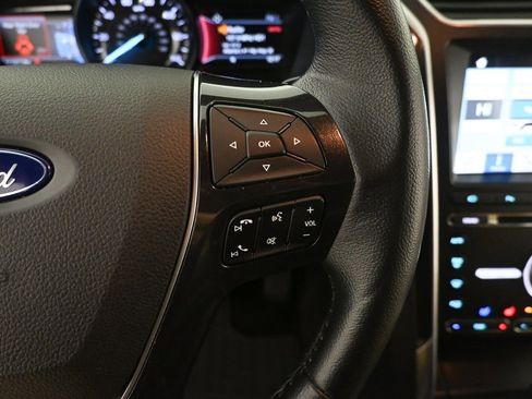 Used 2017 Ford Explorer Limited image 11