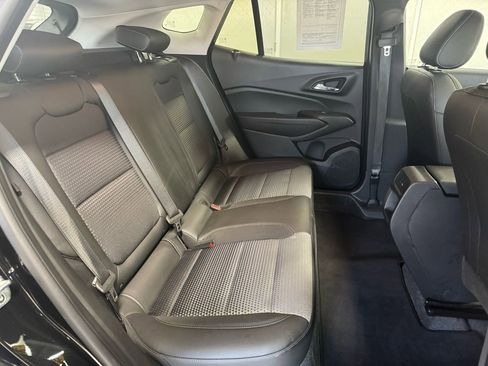 Used 2025 Chevrolet Trax LT w/ LT Convenience Package FWD image 22