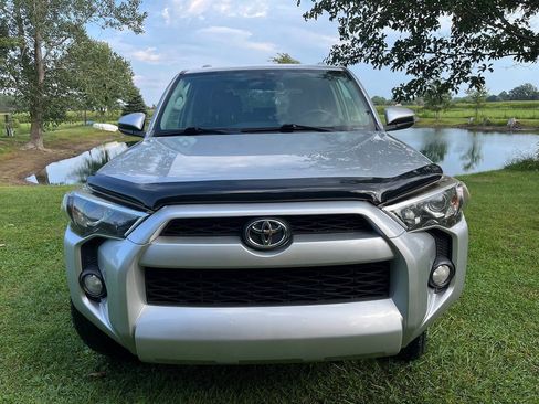 Used 2015 Toyota 4Runner SR5 AWD/4WD image 2