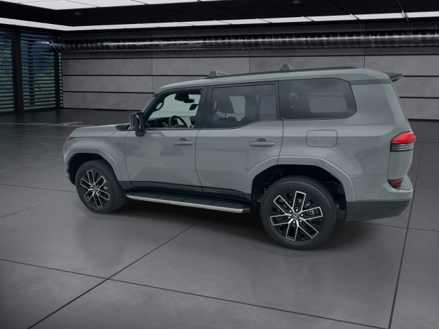 Certified 2024 Lexus GX 550 w/ Cold Area Package AWD/4WD image 6