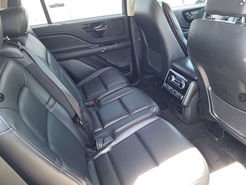 Used 2023 Lincoln Aviator AWD image 9