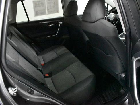 Used 2022 Toyota RAV4 XLE image 17