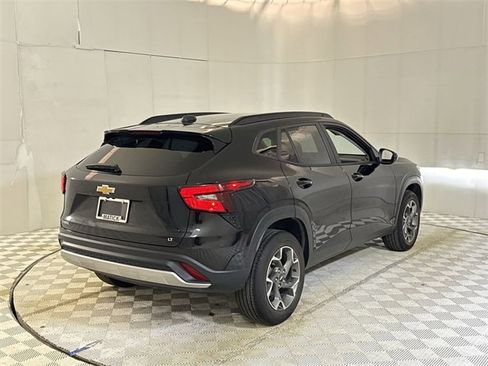 Used 2024 Chevrolet Trax LT w/ Driver Confidence Package image 17