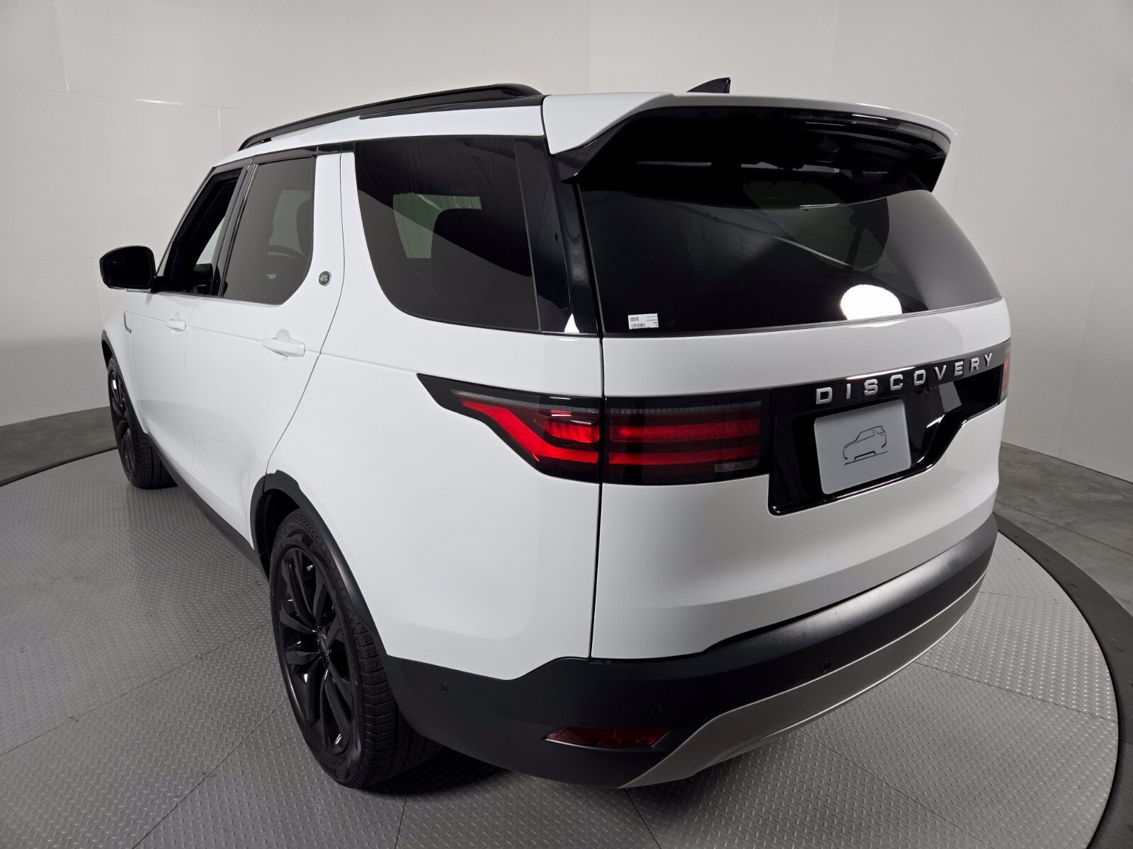 Used 2026 Land Rover Discovery S AWD/4WD image 17