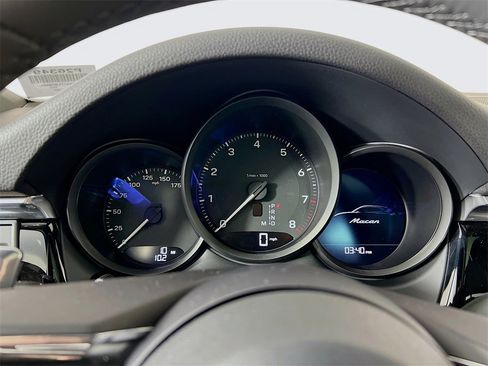 New 2026 Porsche Macan image 13